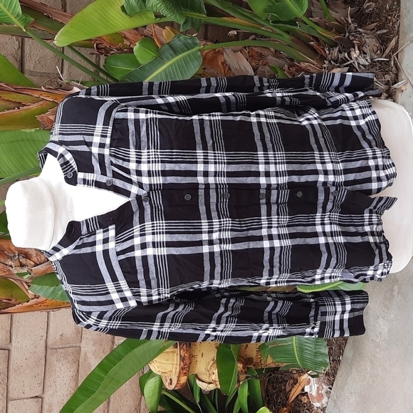 Loft black white plaid button down long sleeve medium - Picture 1 of 9